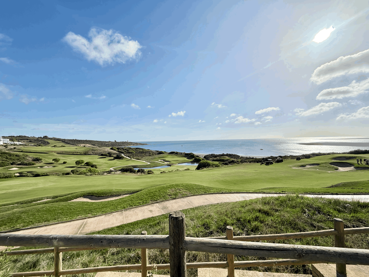 Spectacular sea views from this semi-detached villa right on the golf course and beachfront in Alcaidesa