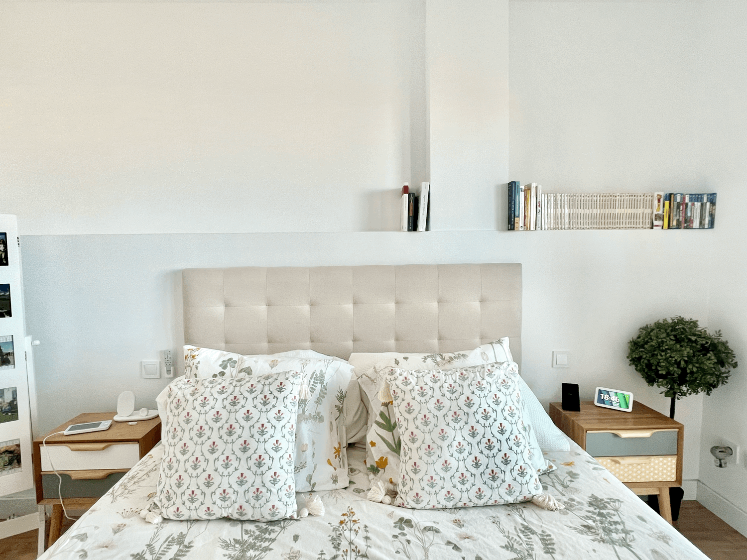 Spectacular ground floor apartment with garden, fully renovated, with three bedrooms and open sea views.