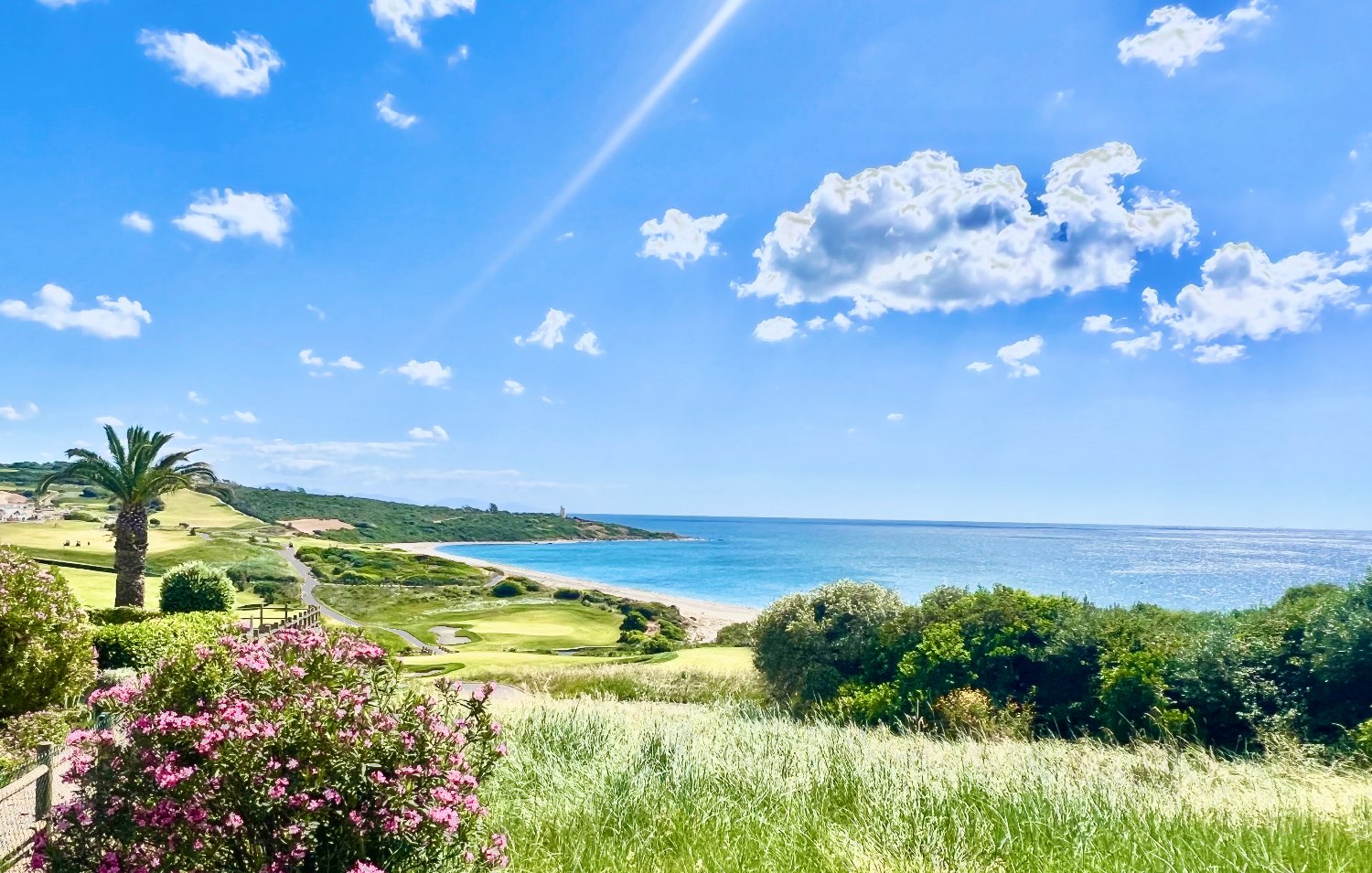 Beautiful semi-detached house with private garden just a few meters from the beach in Alcaidesa