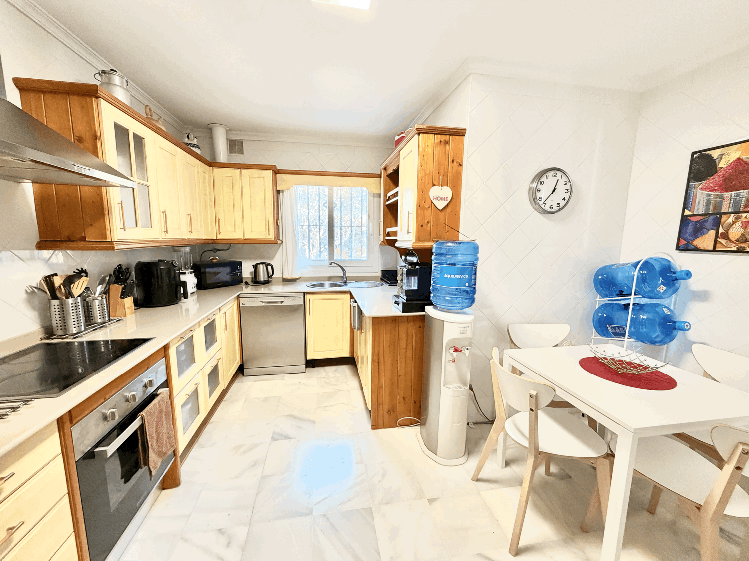 Beautiful semi-detached house with private garden just a few meters from the beach in Alcaidesa