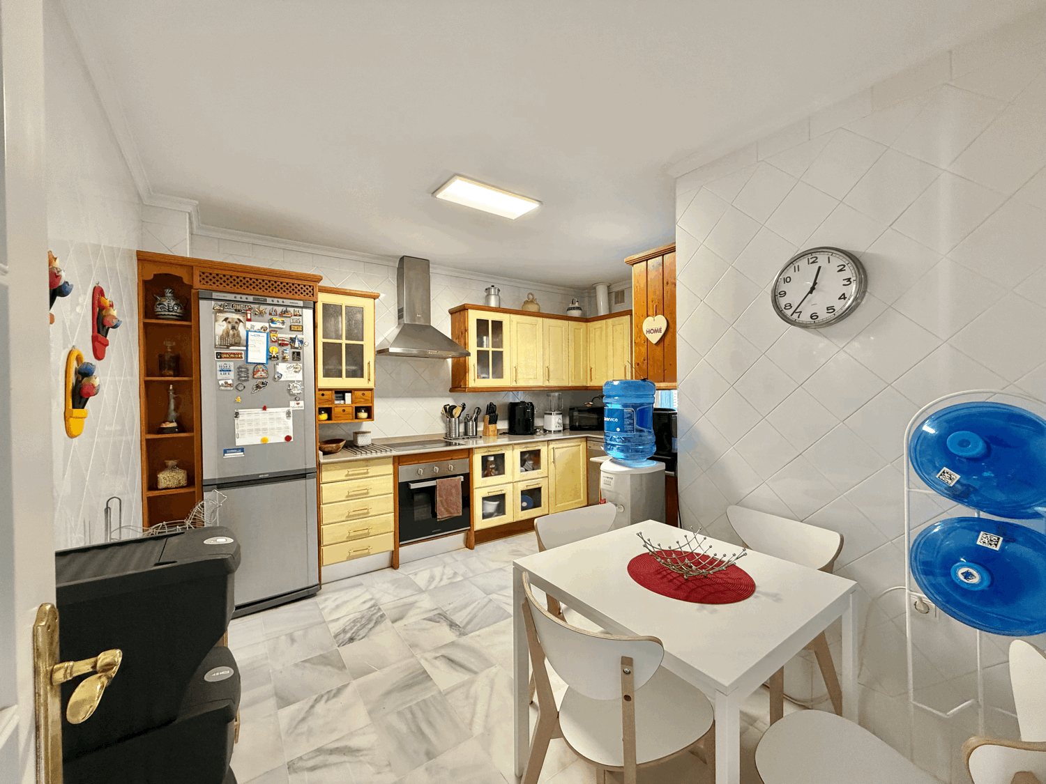 Beautiful semi-detached house with private garden just a few meters from the beach in Alcaidesa