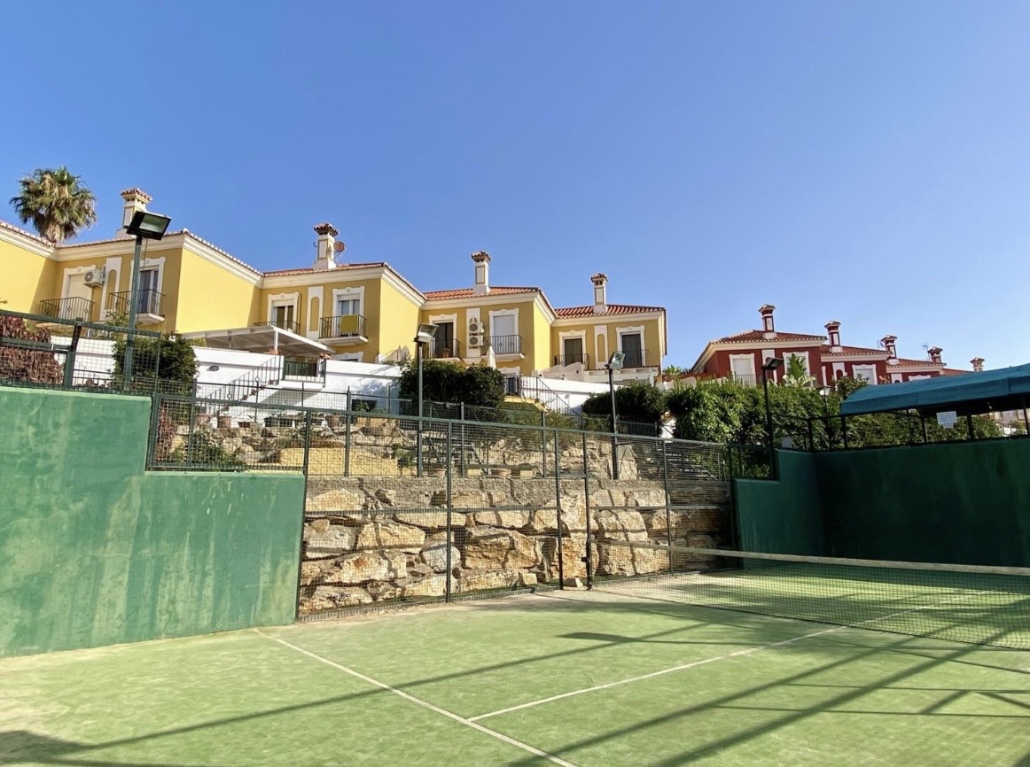 Beautiful semi-detached house with private garden just a few meters from the beach in Alcaidesa