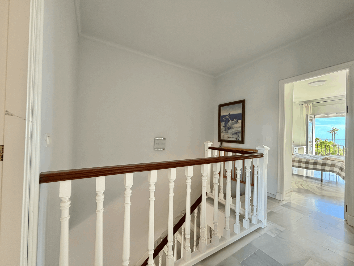 Beautiful semi-detached house with private garden just a few meters from the beach in Alcaidesa