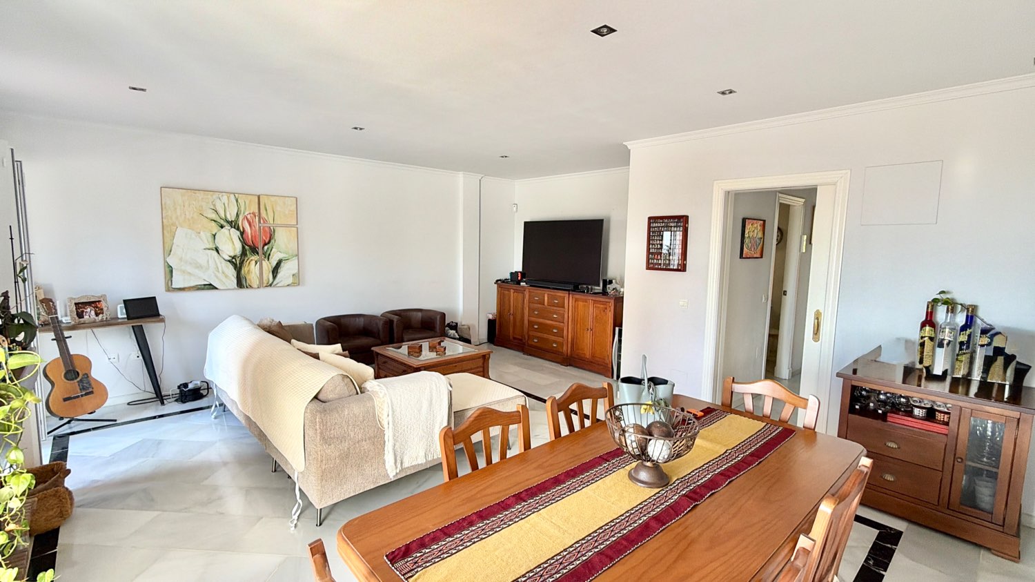 Beautiful semi-detached house with private garden just a few meters from the beach in Alcaidesa