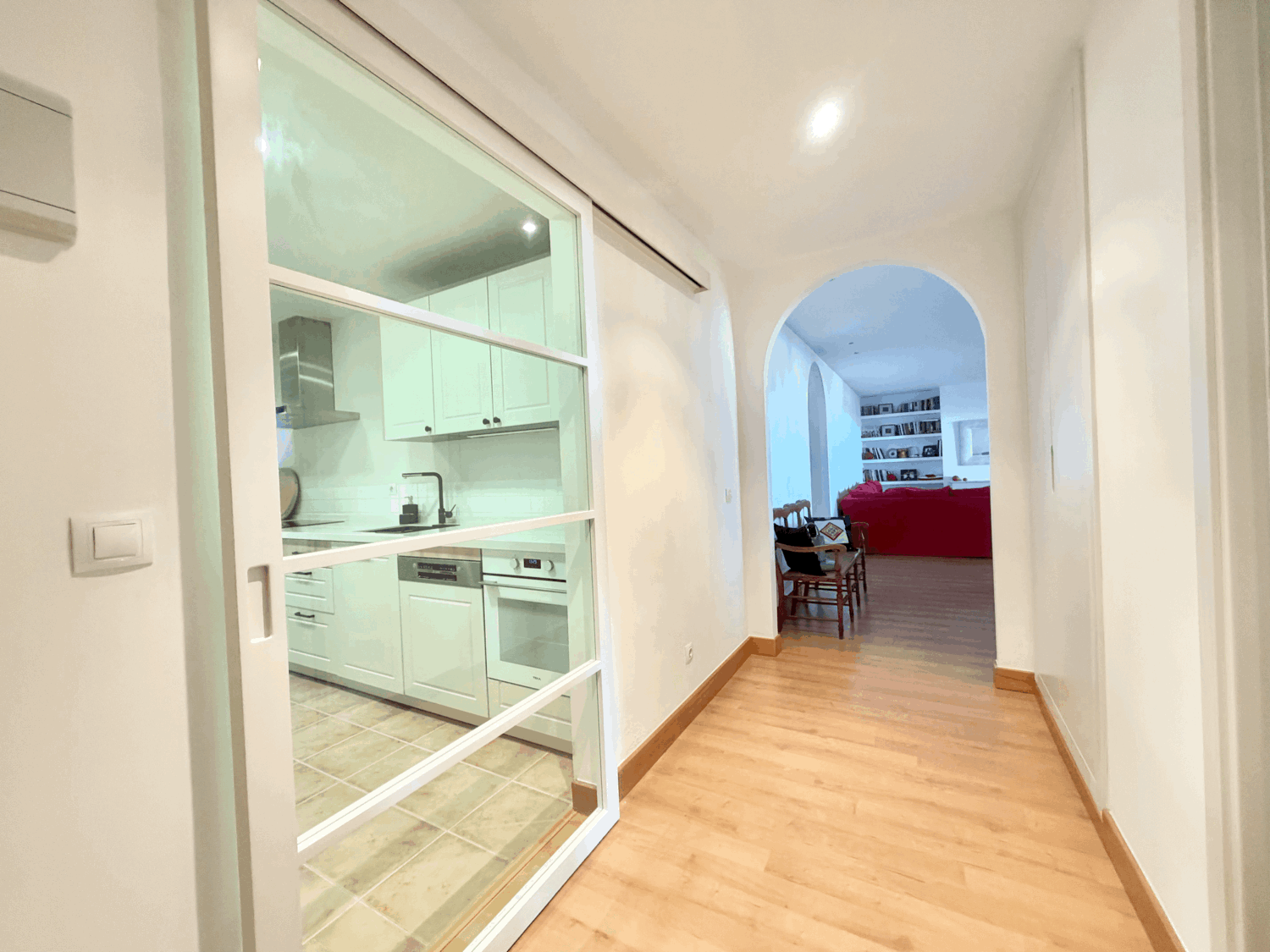 Hermoso piso bajo con jardín con vistas abiertas al mar en Alcaidesa