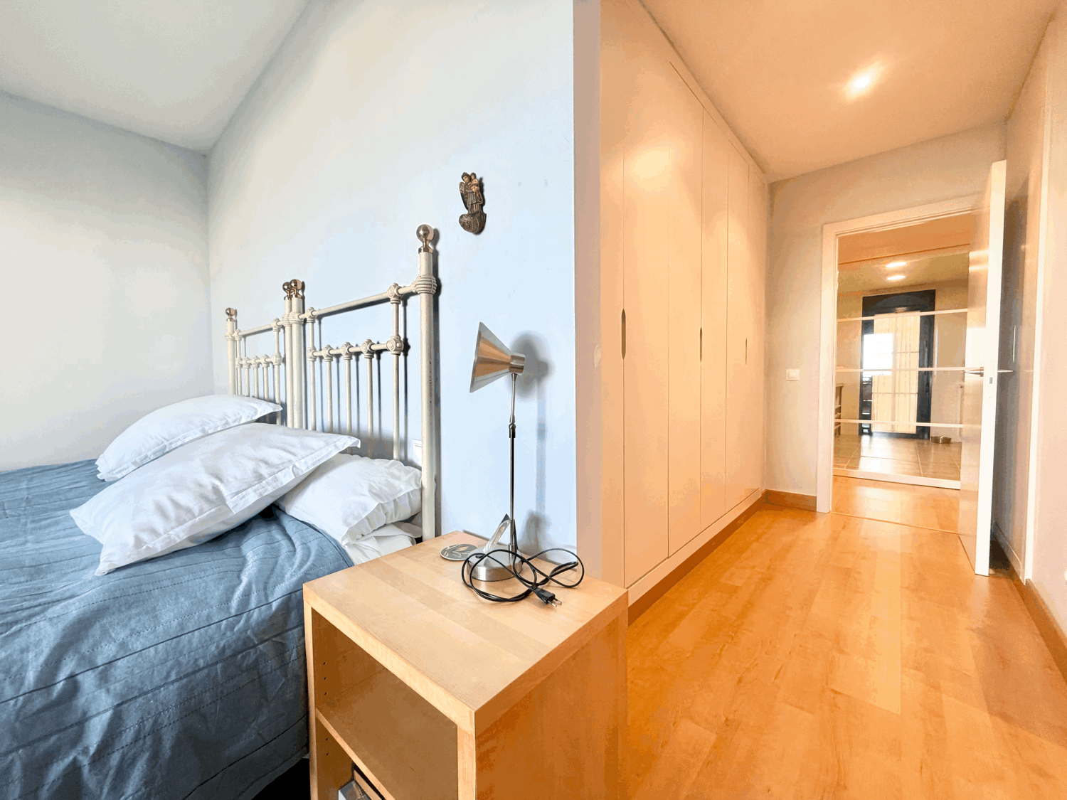 Hermoso piso bajo con jardín con vistas abiertas al mar en Alcaidesa