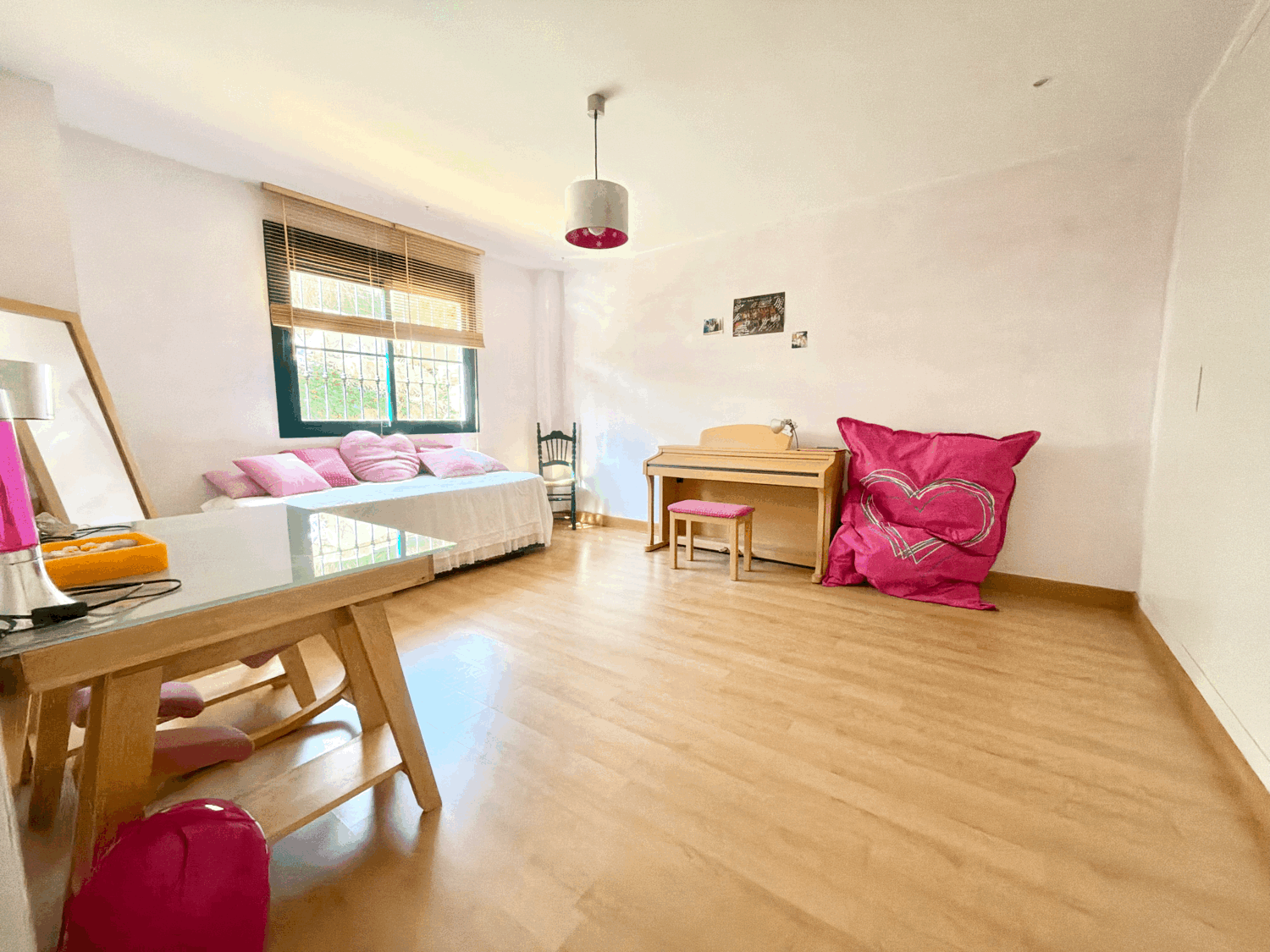 Hermoso piso bajo con jardín con vistas abiertas al mar en Alcaidesa