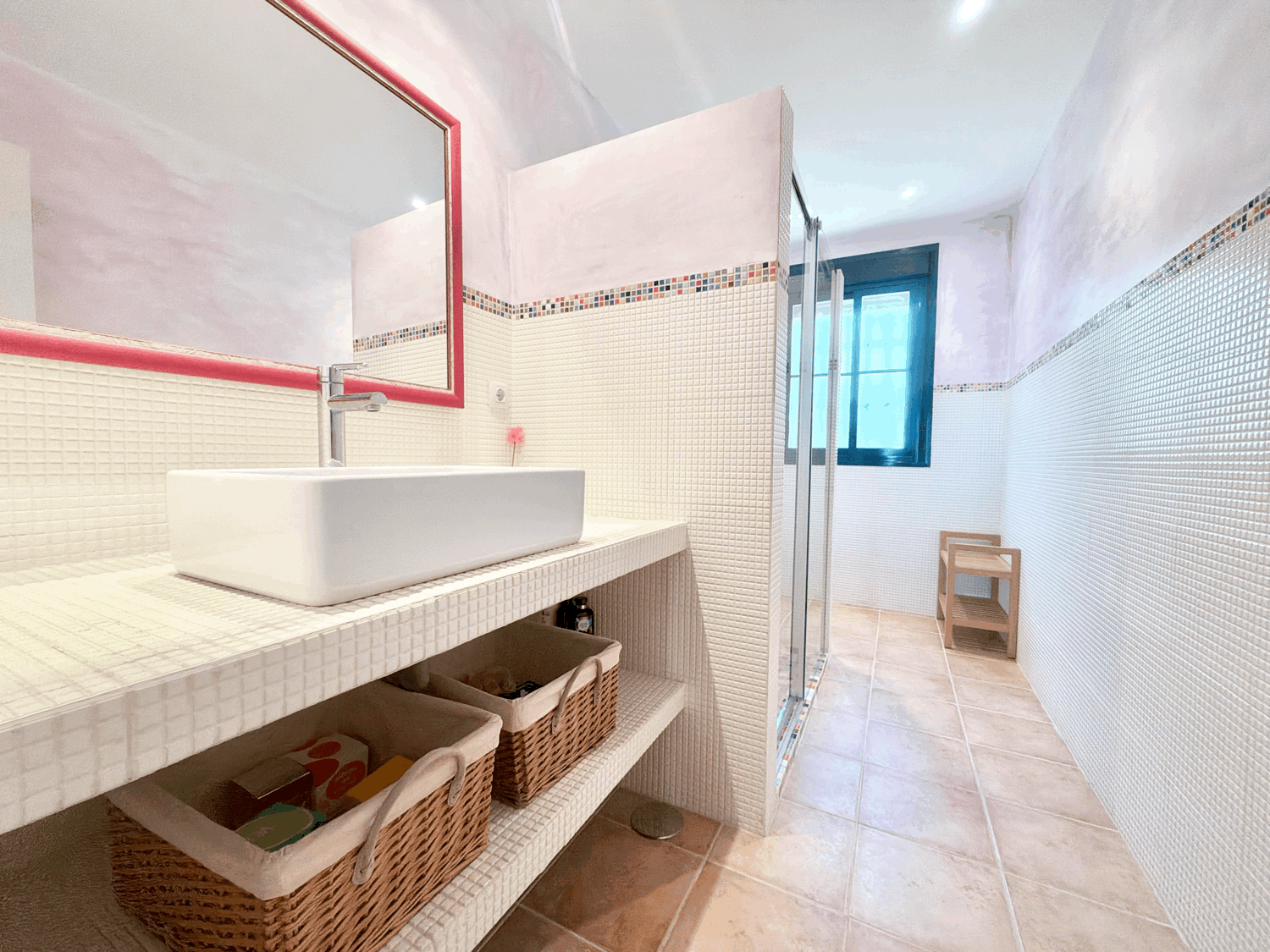 Hermoso piso bajo con jardín con vistas abiertas al mar en Alcaidesa