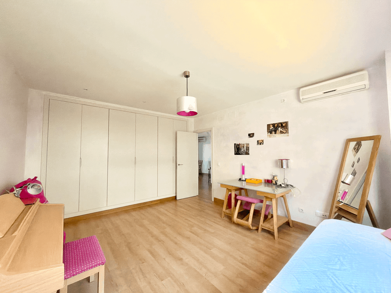 Hermoso piso bajo con jardín con vistas abiertas al mar en Alcaidesa