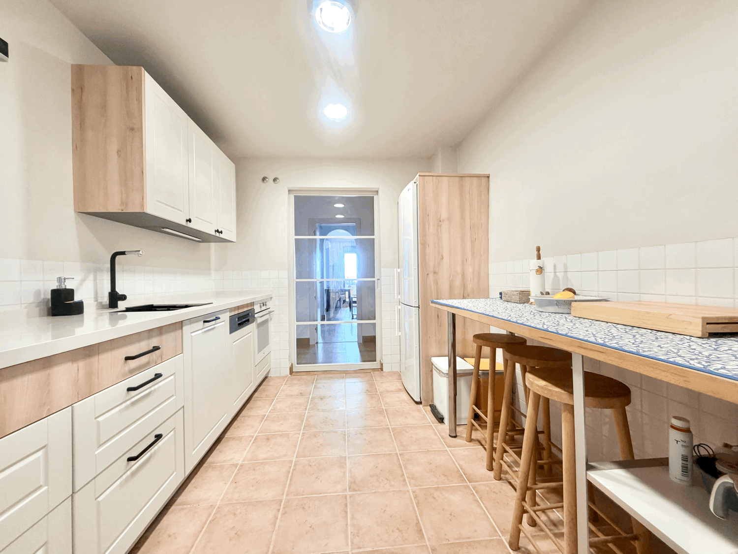 Hermoso piso bajo con jardín con vistas abiertas al mar en Alcaidesa