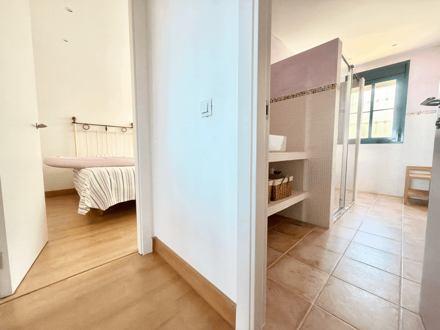 Hermoso piso bajo con jardín con vistas abiertas al mar en Alcaidesa