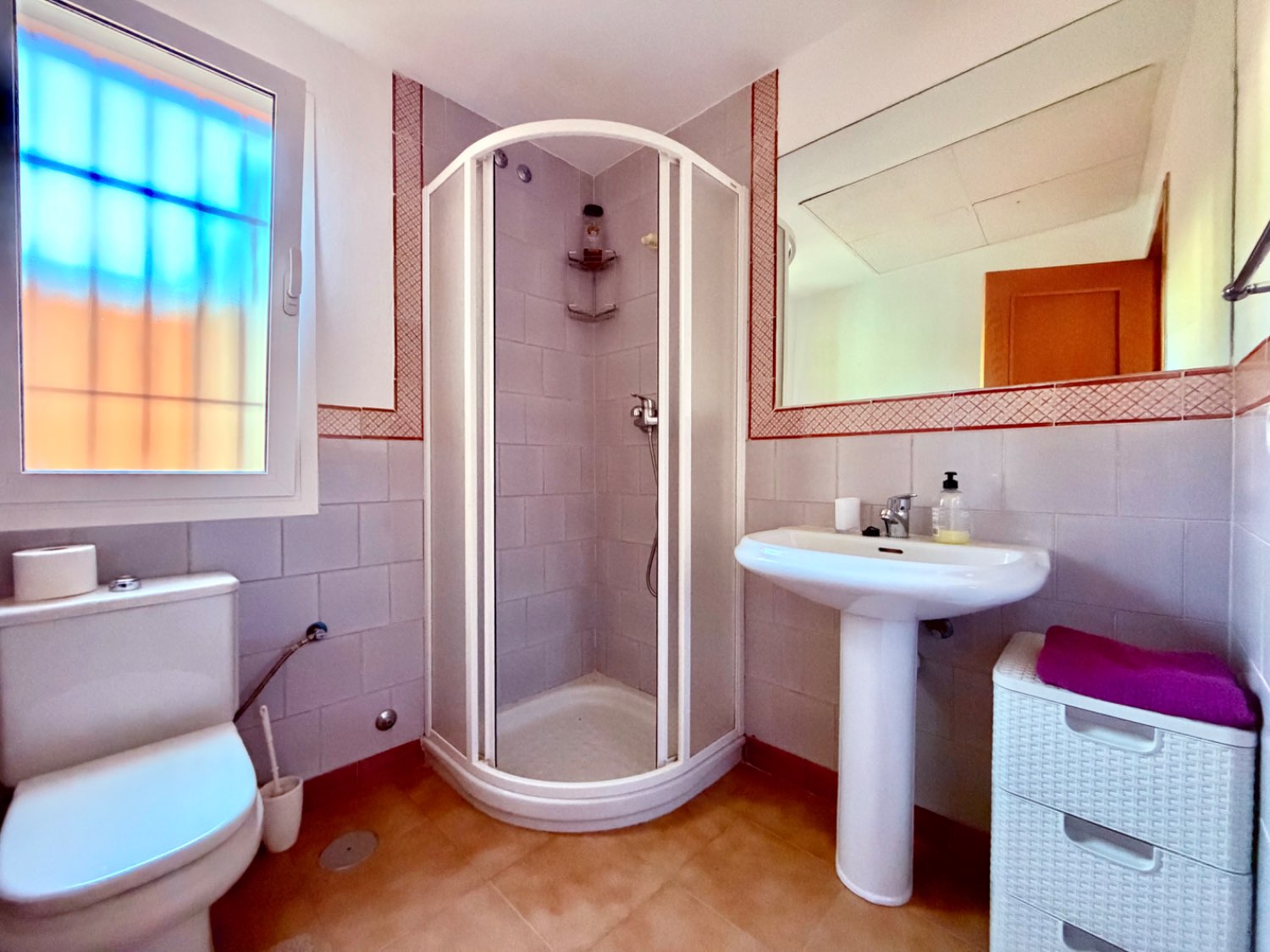 Hermosa casa pareada con parcela privada en Alcaidesa