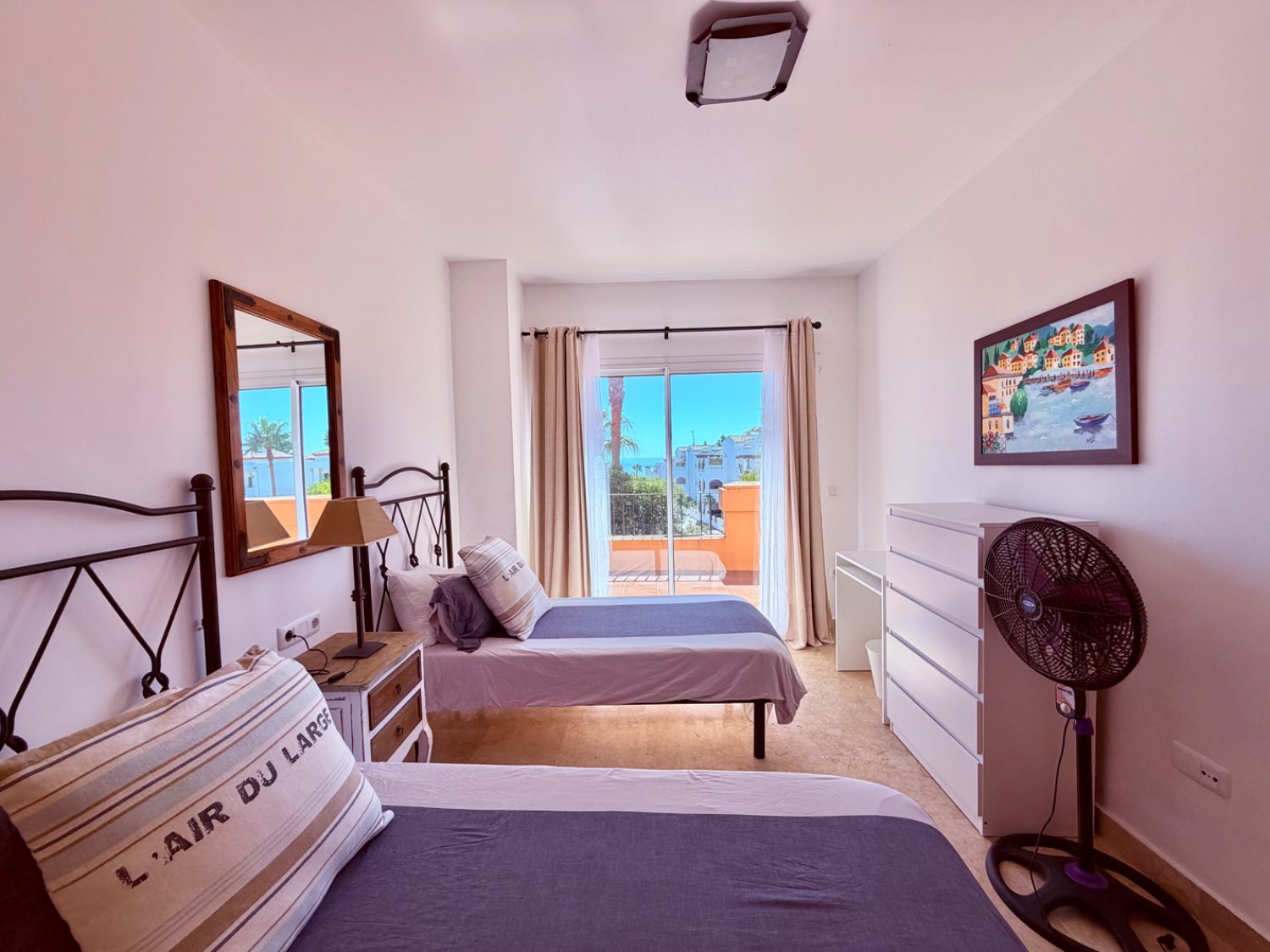 Hermosa casa pareada con parcela privada en Alcaidesa