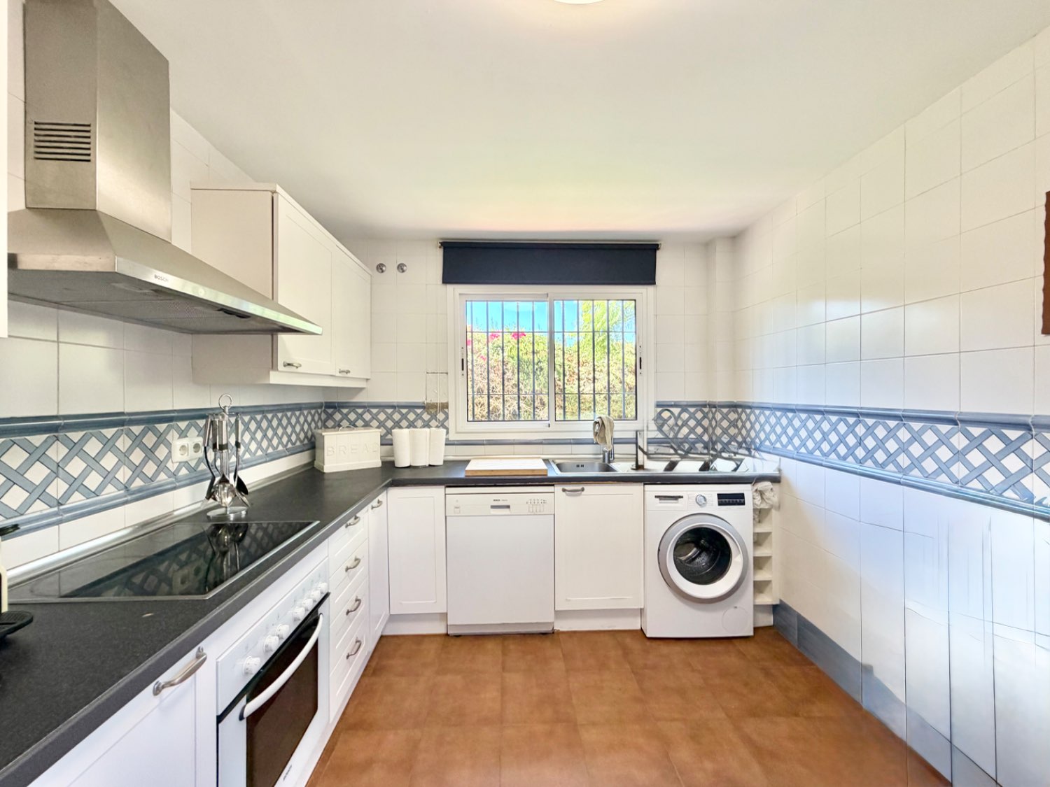 Hermosa casa pareada con parcela privada en Alcaidesa