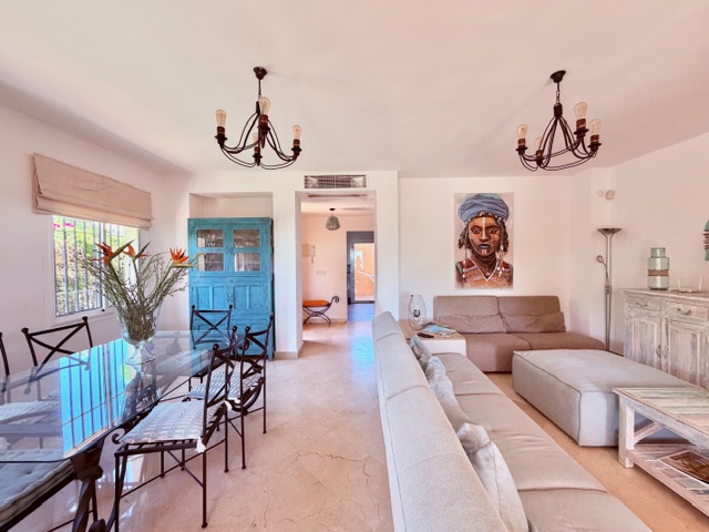Hermosa casa pareada con parcela privada en Alcaidesa