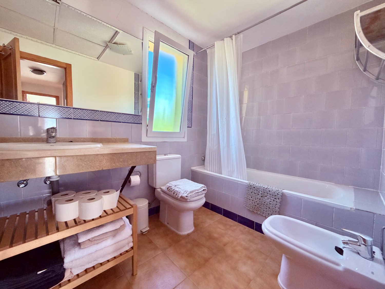 Hermosa casa pareada con parcela privada en Alcaidesa