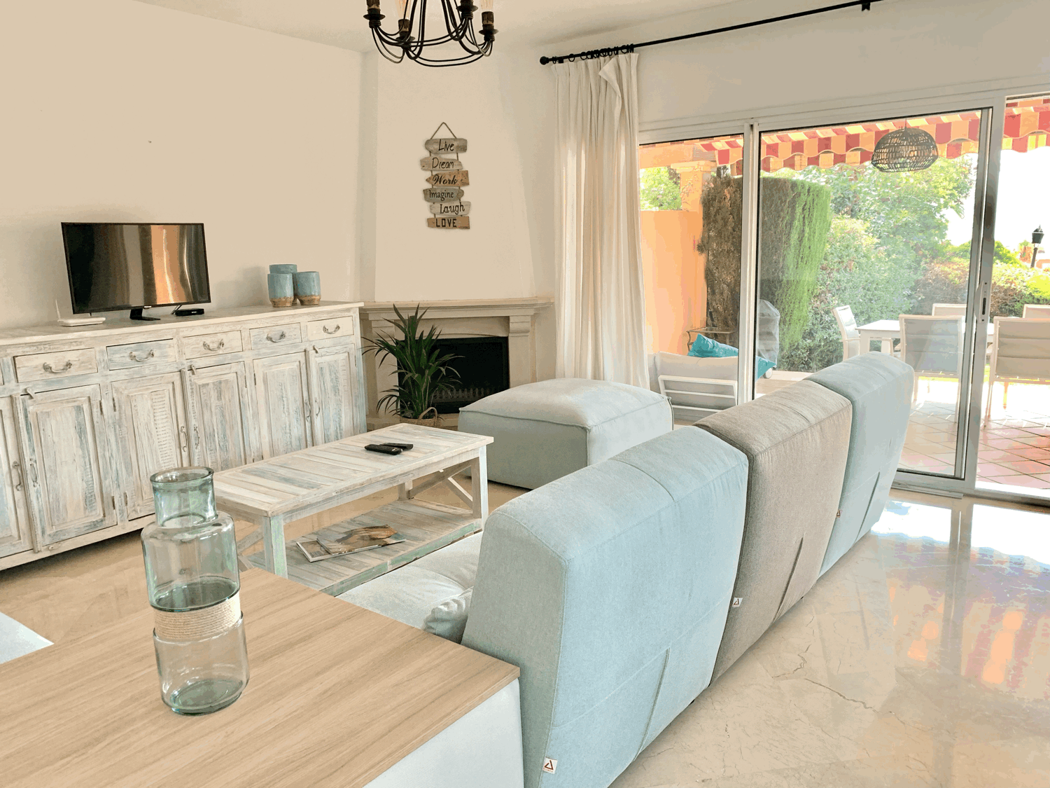 Hermosa casa pareada con parcela privada en Alcaidesa