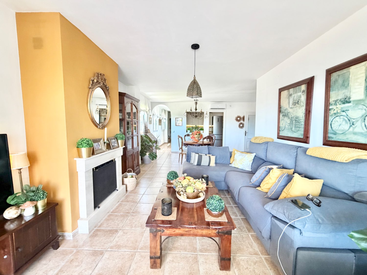 Hermoso piso bajo de tres dormitorios con jardín y vistas abiertas al mar en Alcaidesa