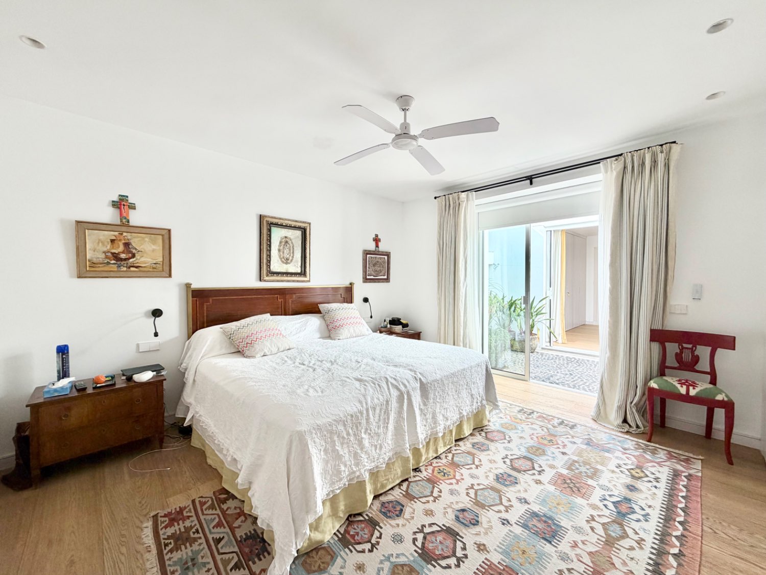 Espléndida casa bungalow junto al Real Club de Golf de Sotogrande con acceso inmediato a la playa