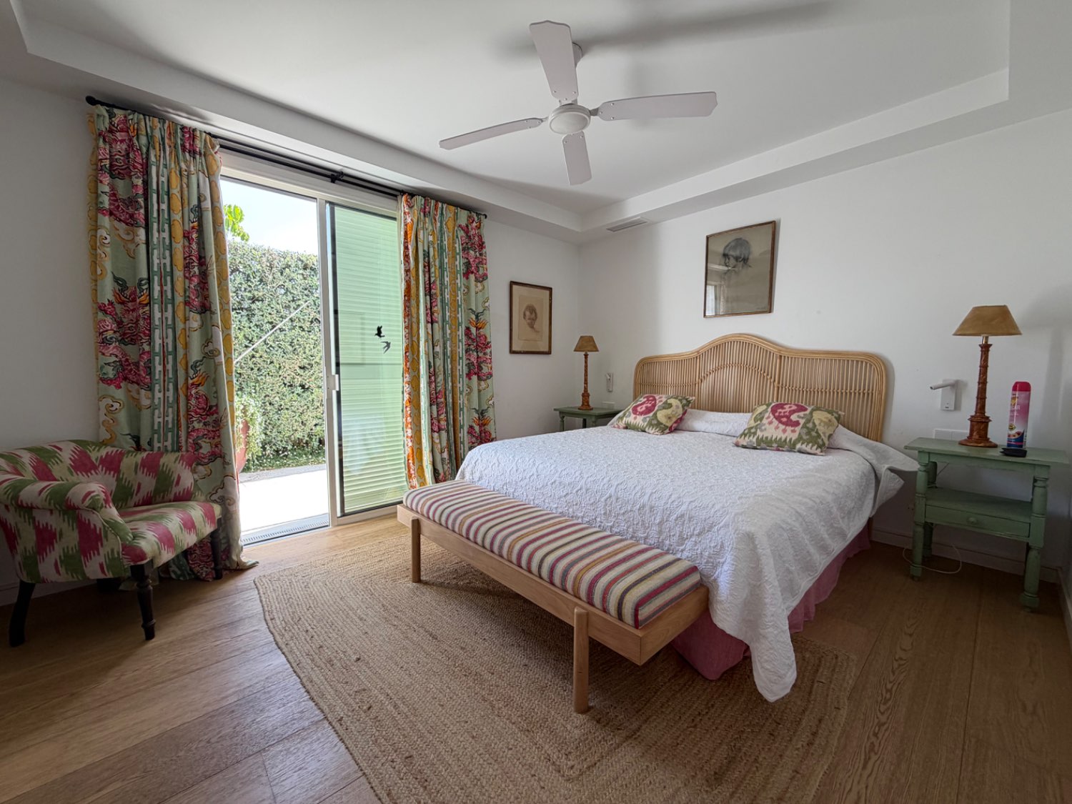 Espléndida casa bungalow junto al Real Club de Golf de Sotogrande con acceso inmediato a la playa