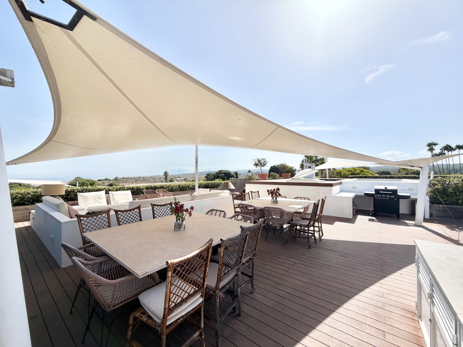 Espléndida casa bungalow junto al Real Club de Golf de Sotogrande con acceso inmediato a la playa