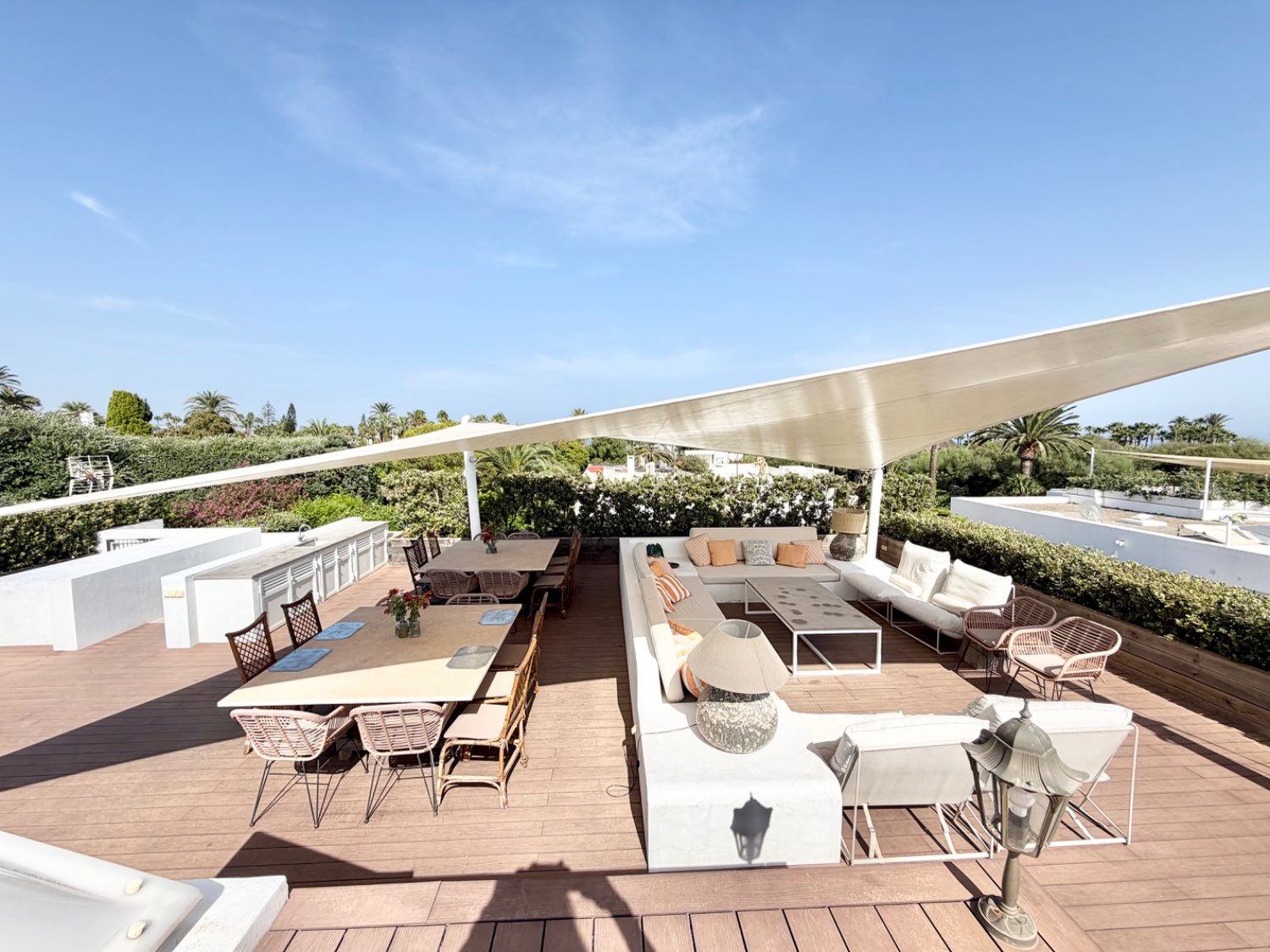 Espléndida casa bungalow junto al Real Club de Golf de Sotogrande con acceso inmediato a la playa
