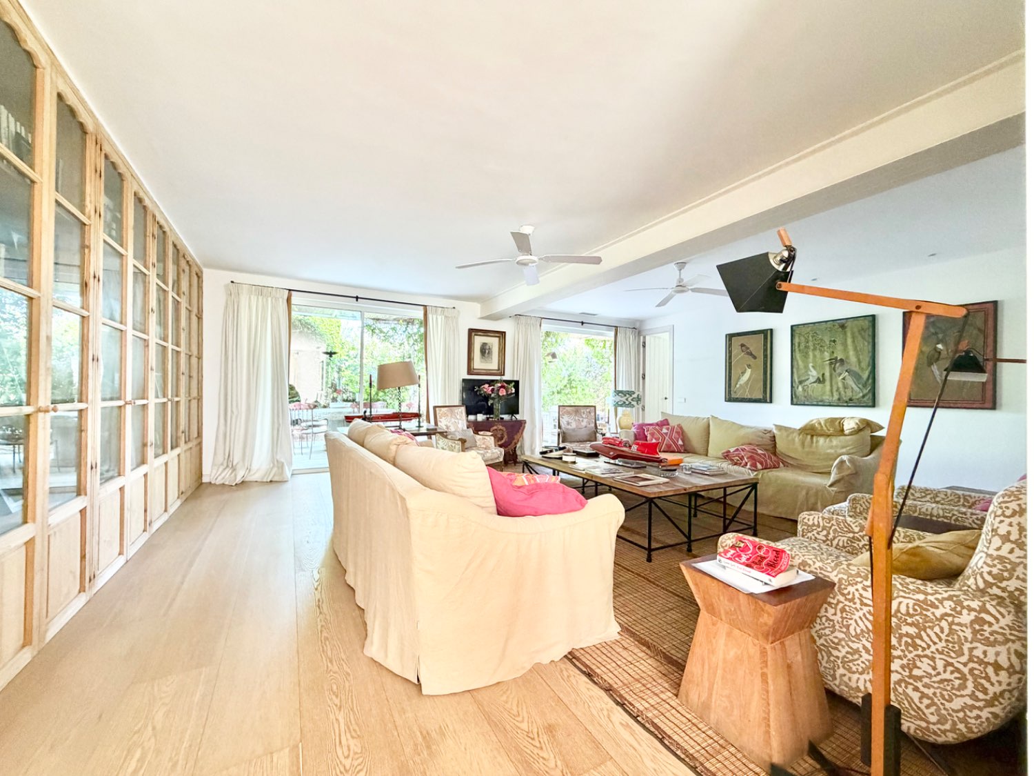 Espléndida casa bungalow junto al Real Club de Golf de Sotogrande con acceso inmediato a la playa