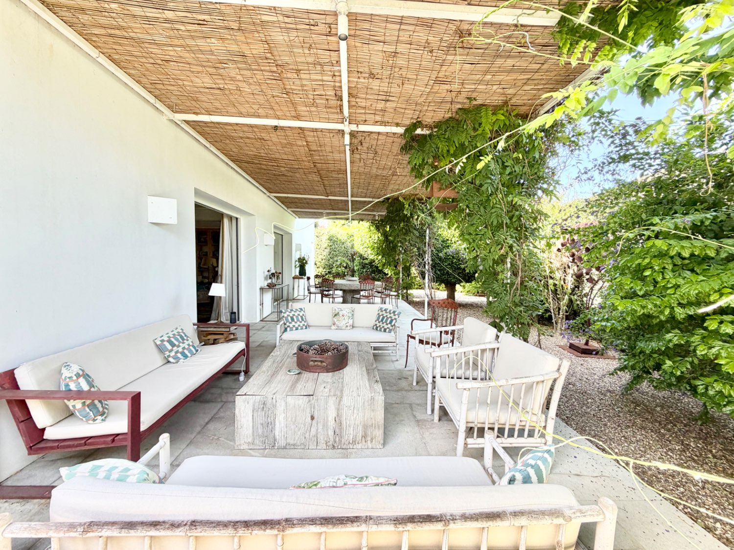 Espléndida casa bungalow junto al Real Club de Golf de Sotogrande con acceso inmediato a la playa