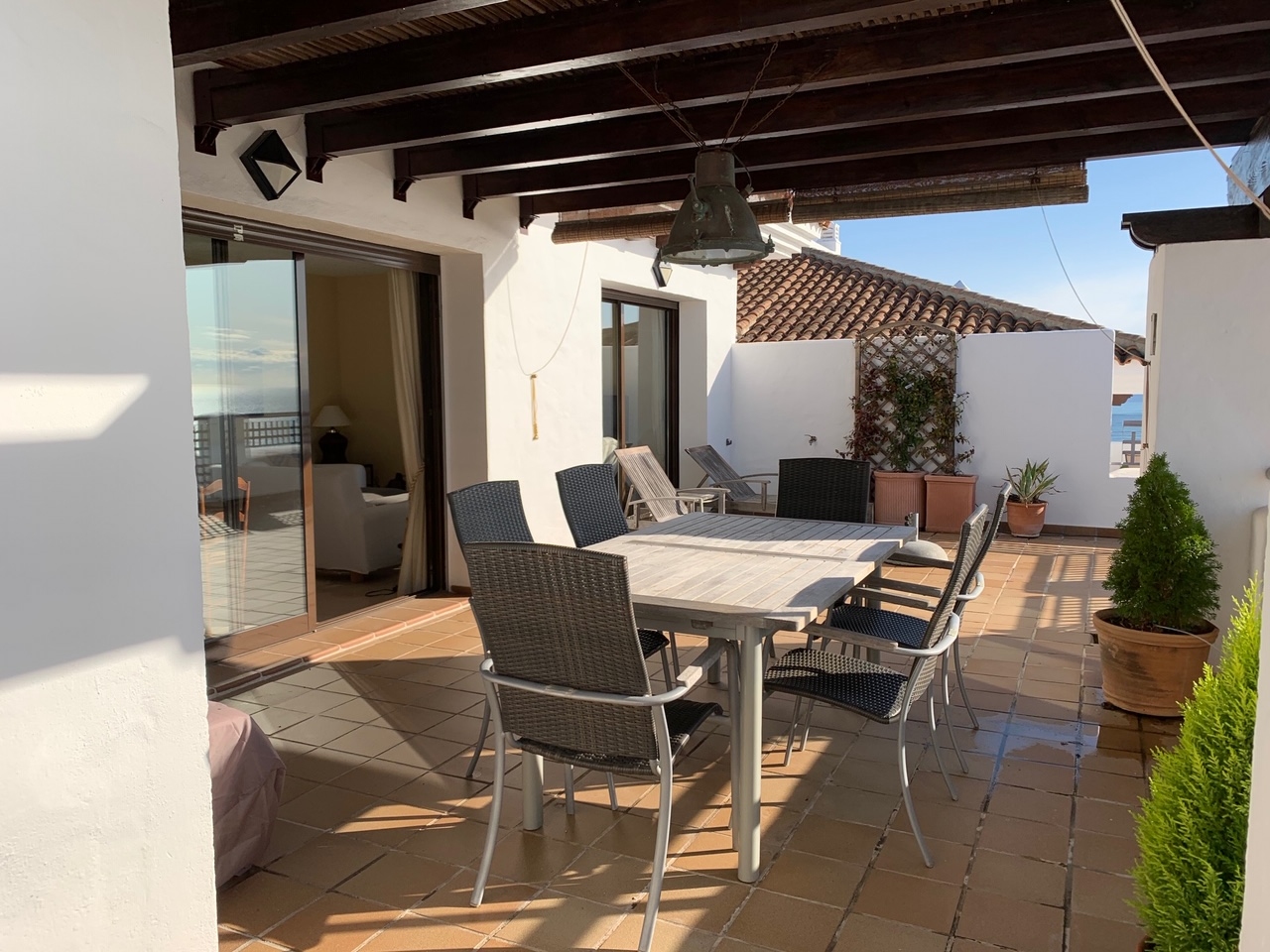 Spectacular penthouse with beautiful sea views in Alcaidesa just 200 meters from the beach