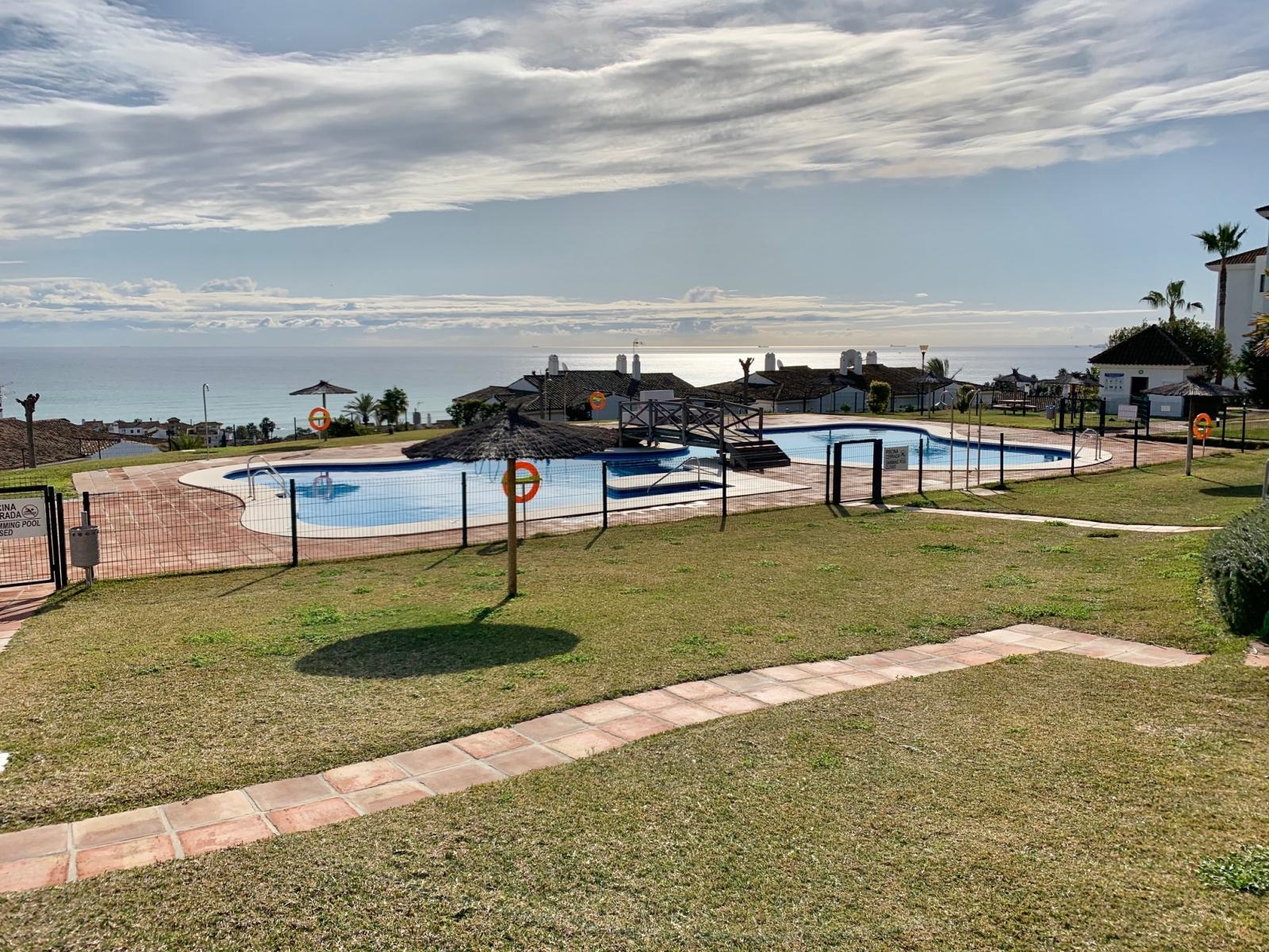Spectacular penthouse with beautiful sea views in Alcaidesa just 200 meters from the beach
