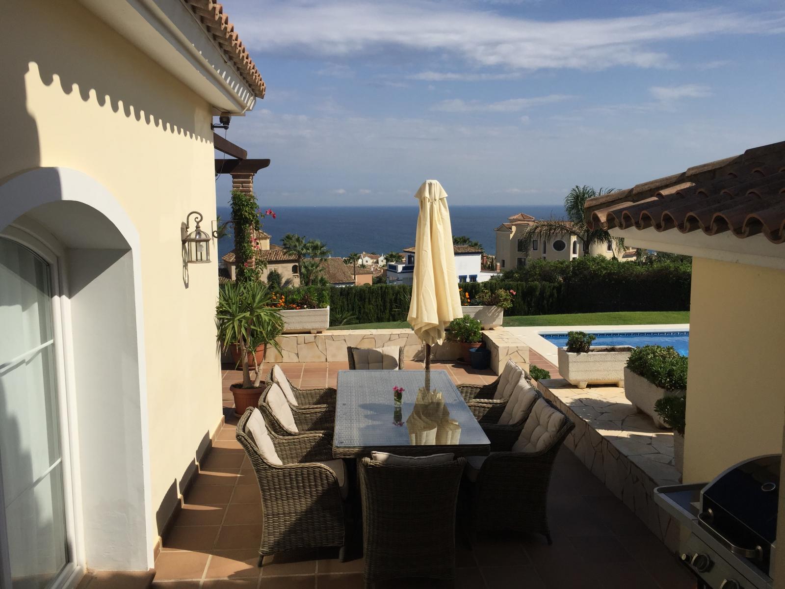 Wonderful five-bedroom villa with spectacular sea views