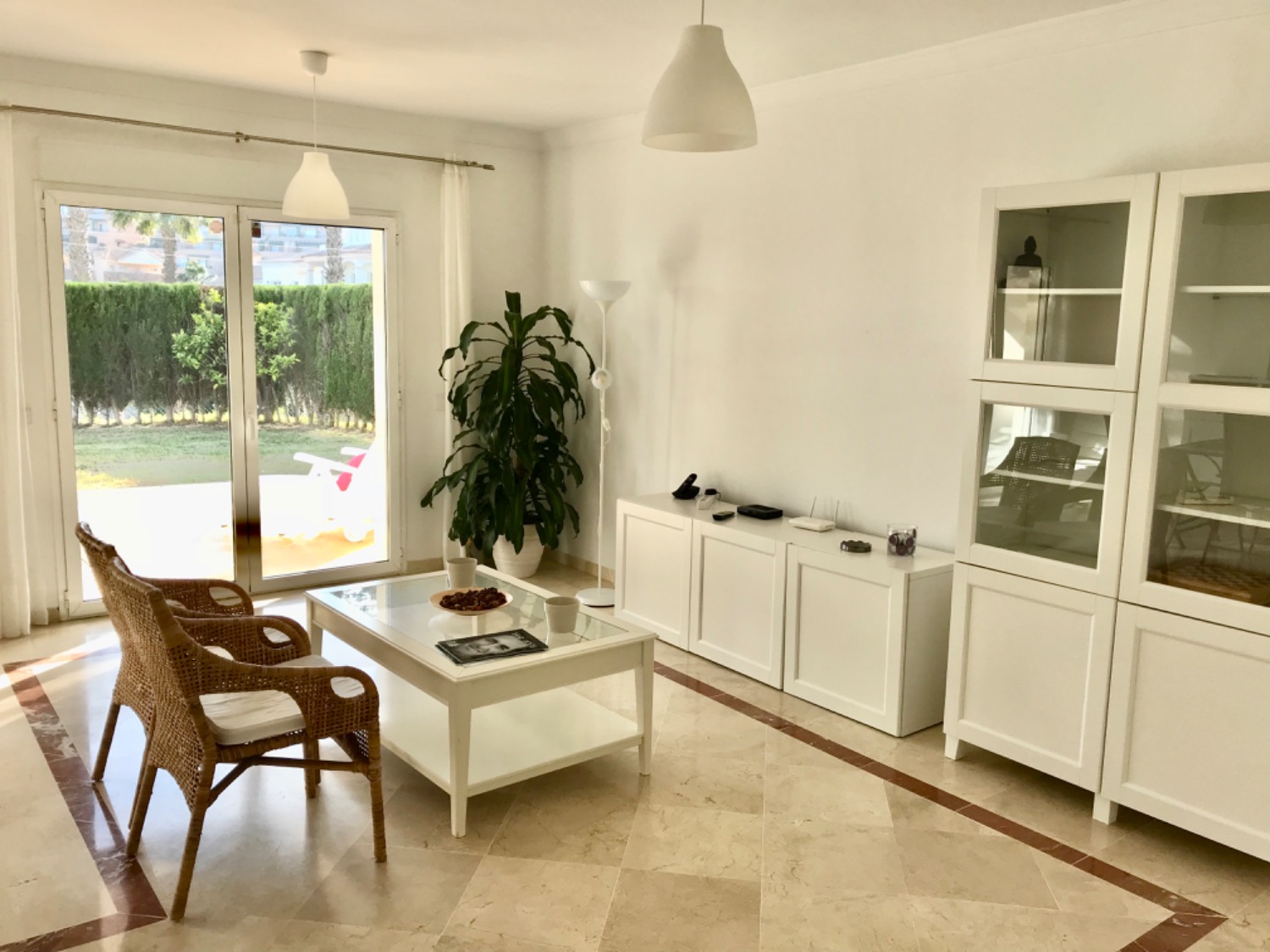 Beautiful semi-detached house with four bedrooms with private garden and completely renovated in Alcaidesa