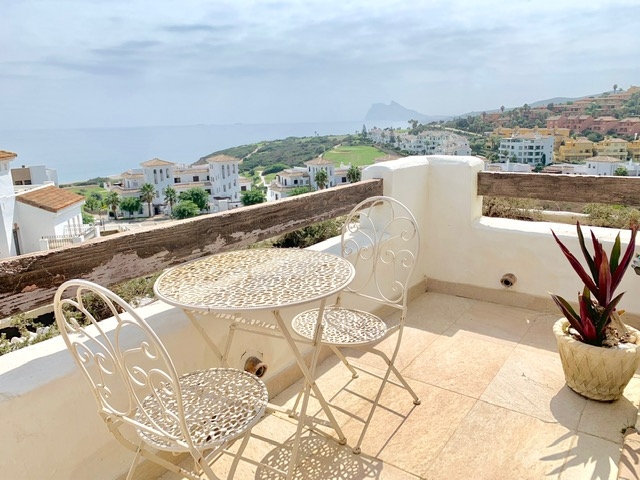 Splendid semi-detached house with spectacular views in Alcaidesa