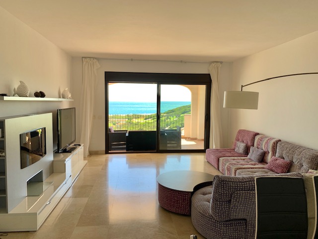 Spectacular views from this beautiful two bedroom apartment in Alcaidesa.