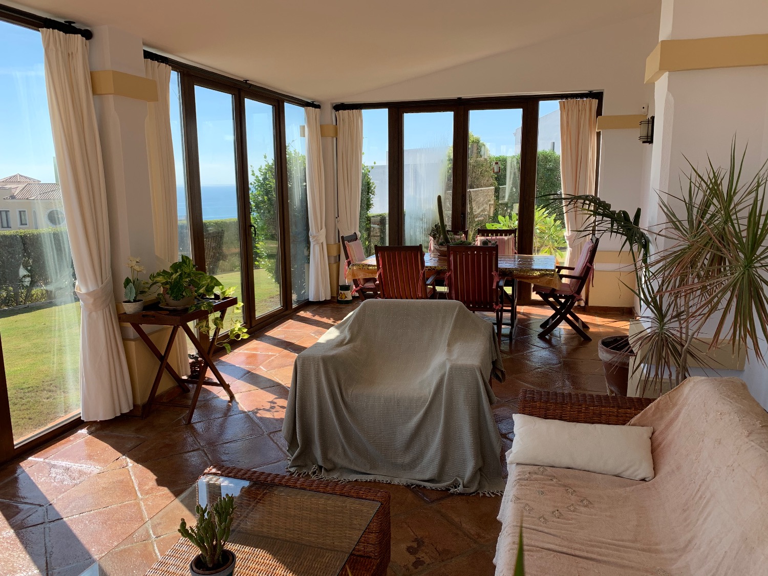 Splendide villa avec de belles vues sur la mer à Alcaidesa