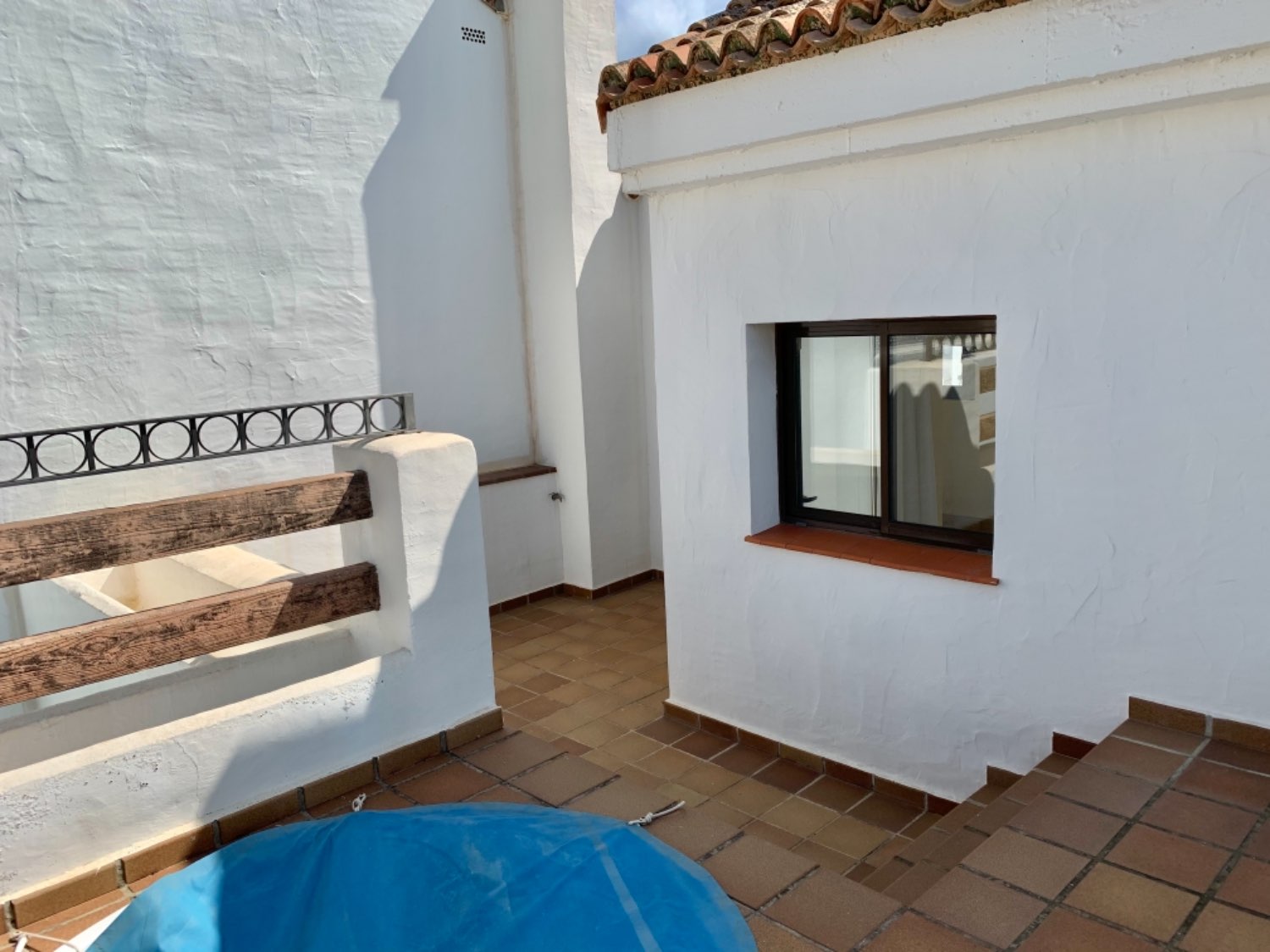 Charming four bedroom townhouse in Alcaidesa a few meters from the beach