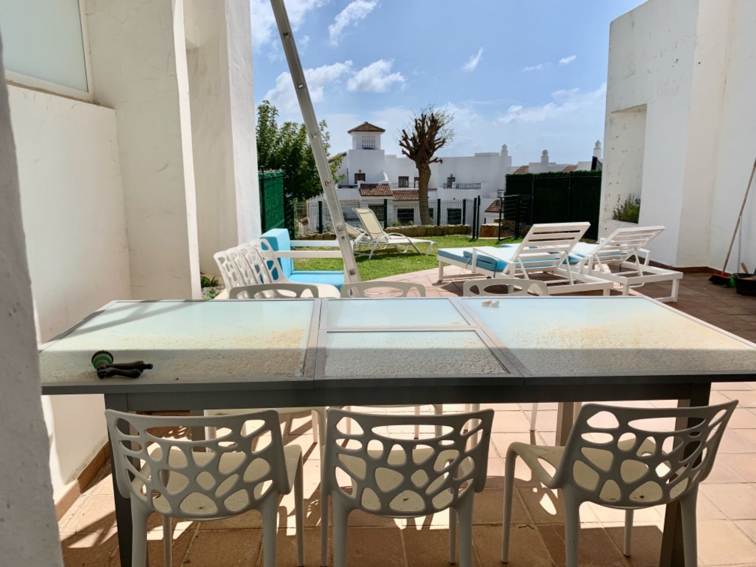 Charming four bedroom townhouse in Alcaidesa a few meters from the beach