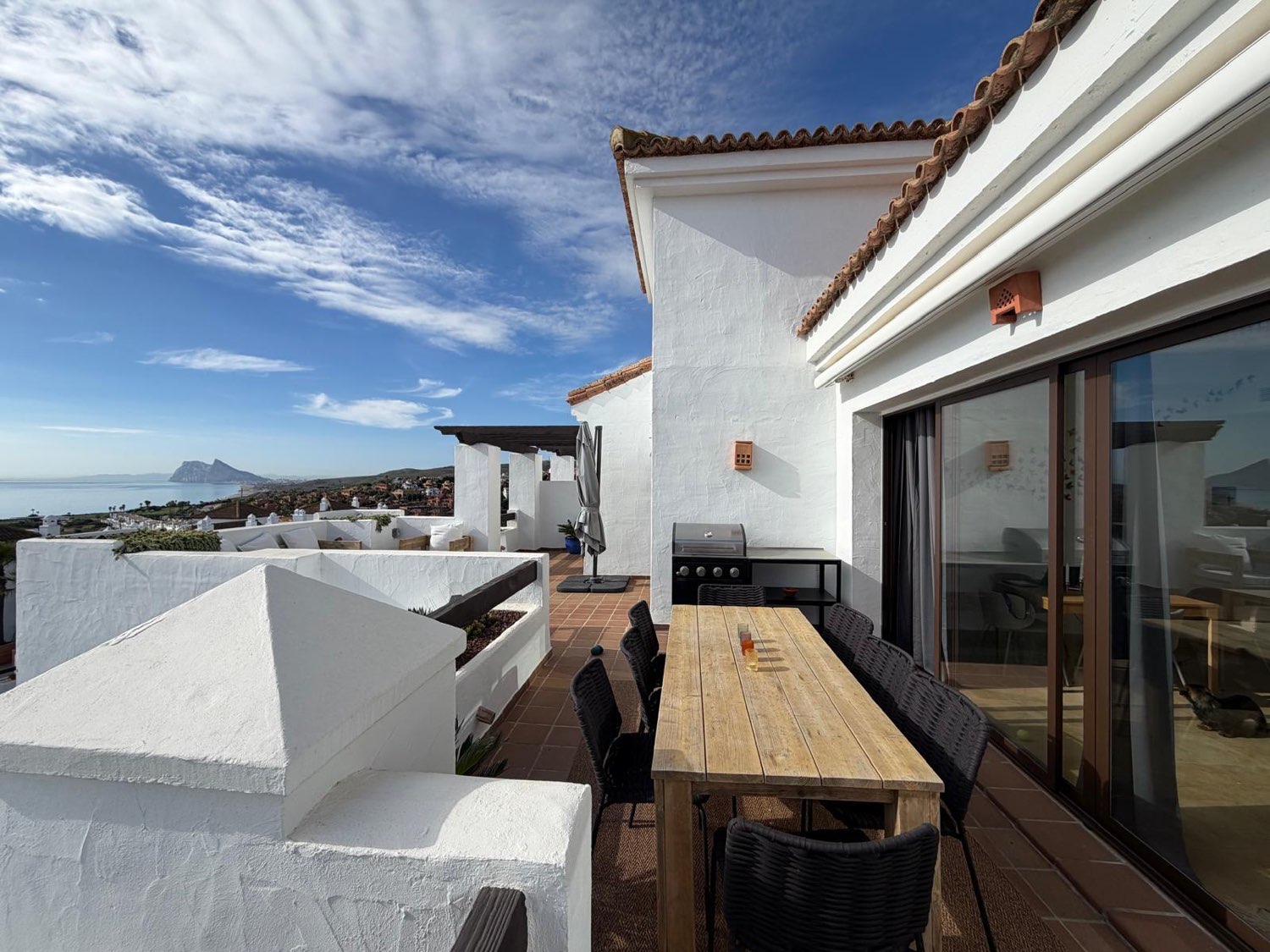 Espectacular ático de tres habitaciones con espectaculares vistas al mar y Gibraltar