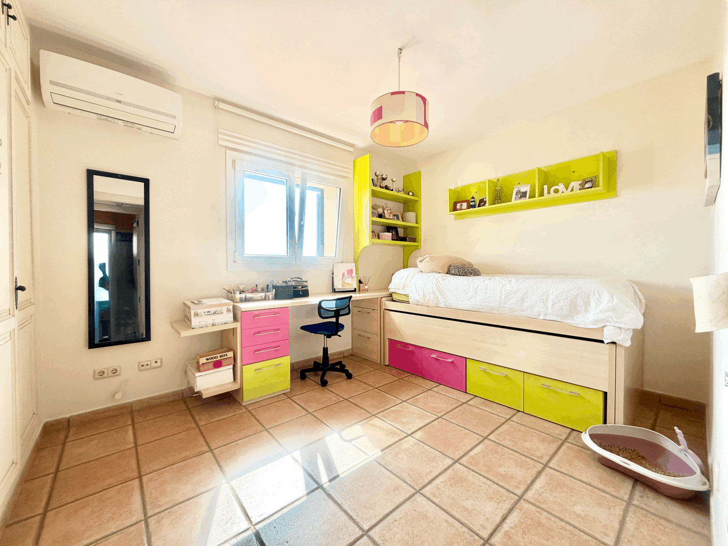 Hermosa casa con preciosas vistas al mar a escasos metros de distancia de la playa en Alcaidesa