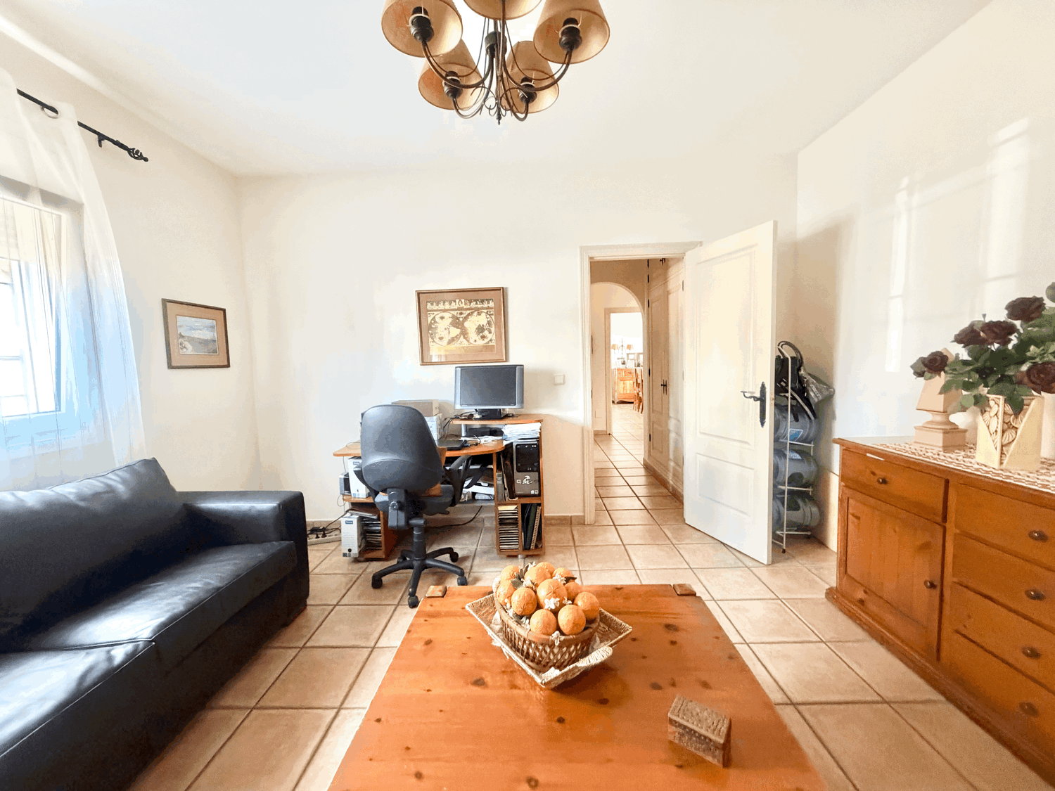 Hermosa casa con preciosas vistas al mar a escasos metros de distancia de la playa en Alcaidesa