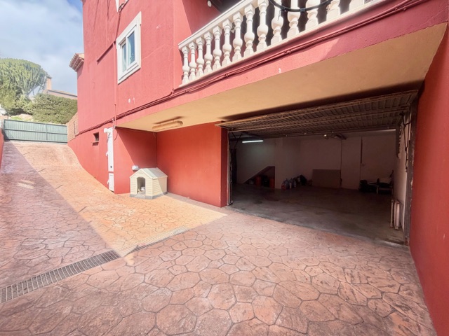 Hermosa casa con preciosas vistas al mar a escasos metros de distancia de la playa en Alcaidesa