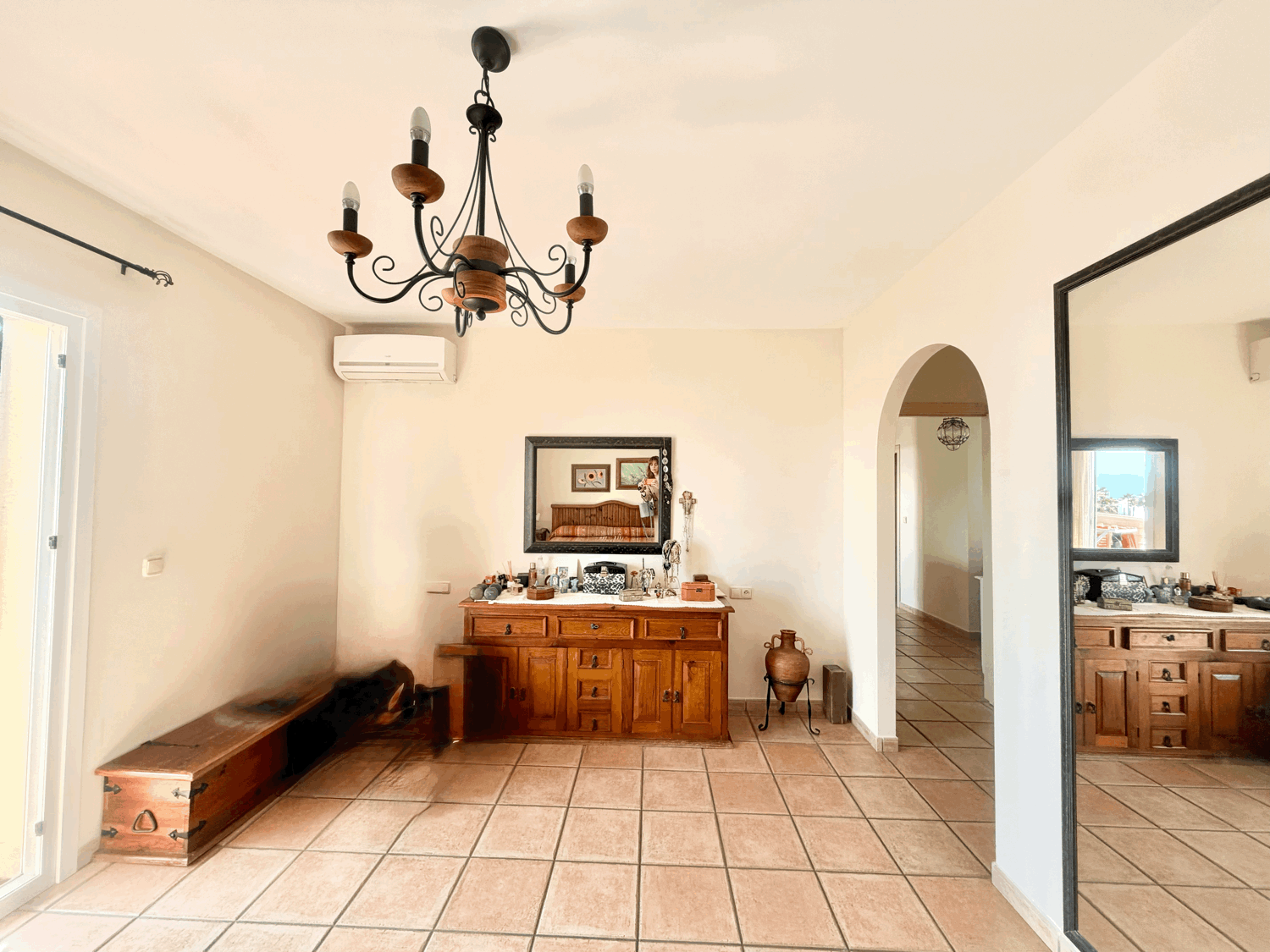 Hermosa casa con preciosas vistas al mar a escasos metros de distancia de la playa en Alcaidesa