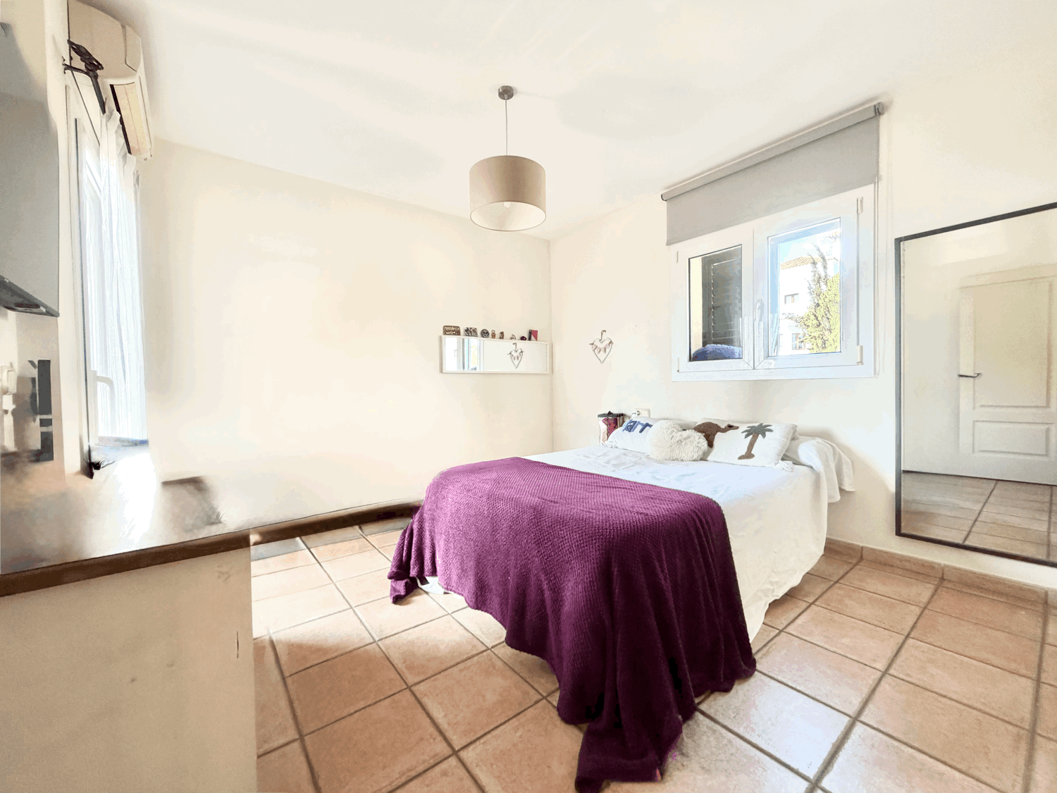 Hermosa casa con preciosas vistas al mar a escasos metros de distancia de la playa en Alcaidesa