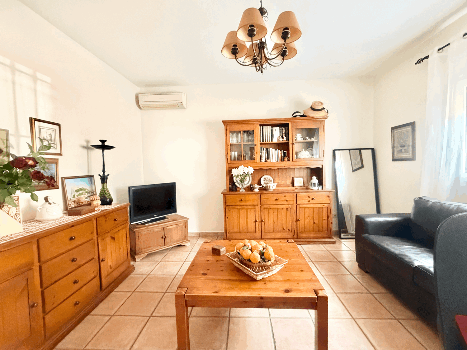 Hermosa casa con preciosas vistas al mar a escasos metros de distancia de la playa en Alcaidesa