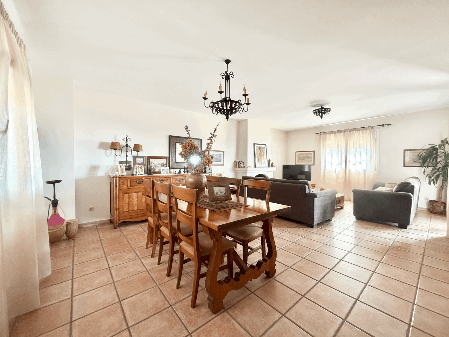 Hermosa casa con preciosas vistas al mar a escasos metros de distancia de la playa en Alcaidesa