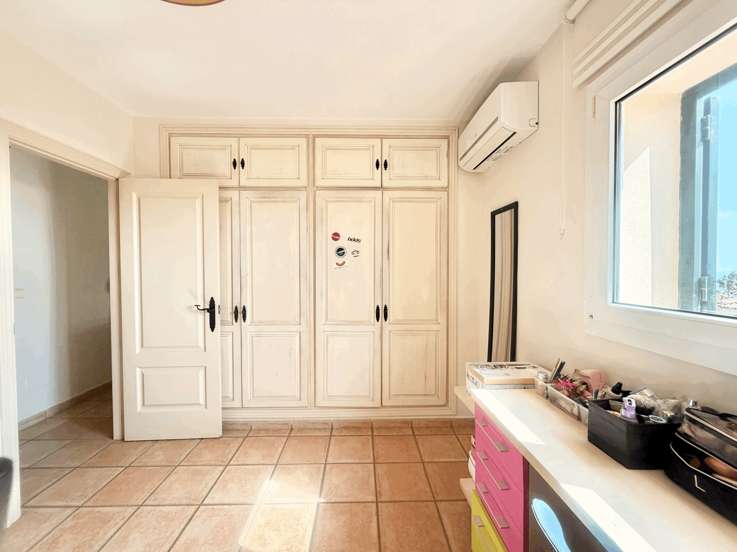 Hermosa casa con preciosas vistas al mar a escasos metros de distancia de la playa en Alcaidesa