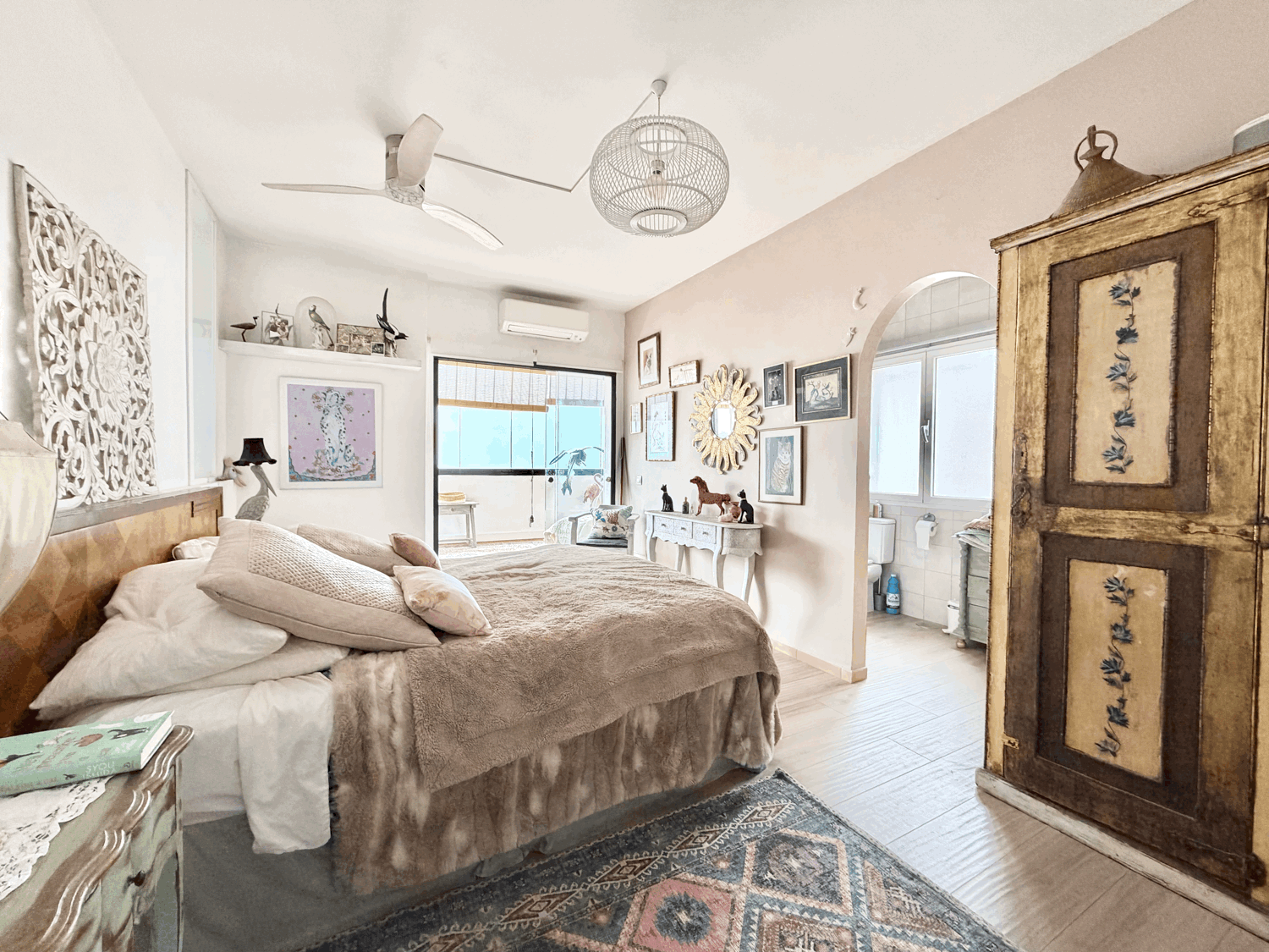 Encantadora casa muy cerca de la playa con preciosas  vistas al mar y Gibraltar en Alcaidesa