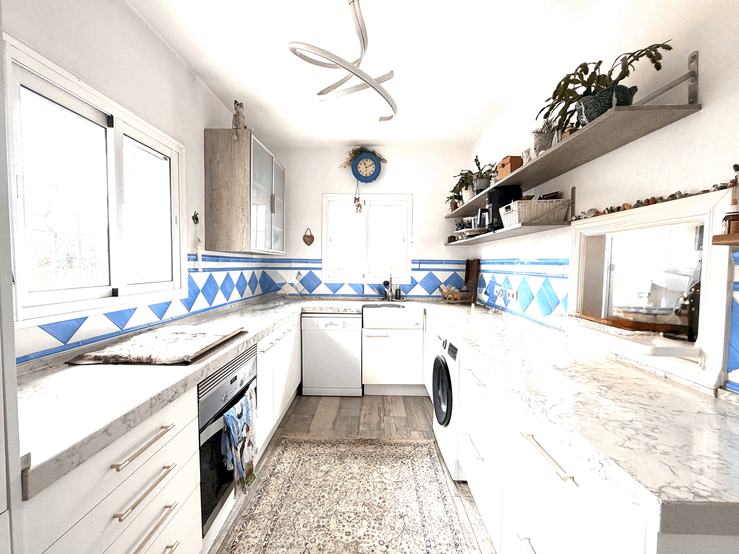 Encantadora casa muy cerca de la playa con preciosas  vistas al mar y Gibraltar en Alcaidesa