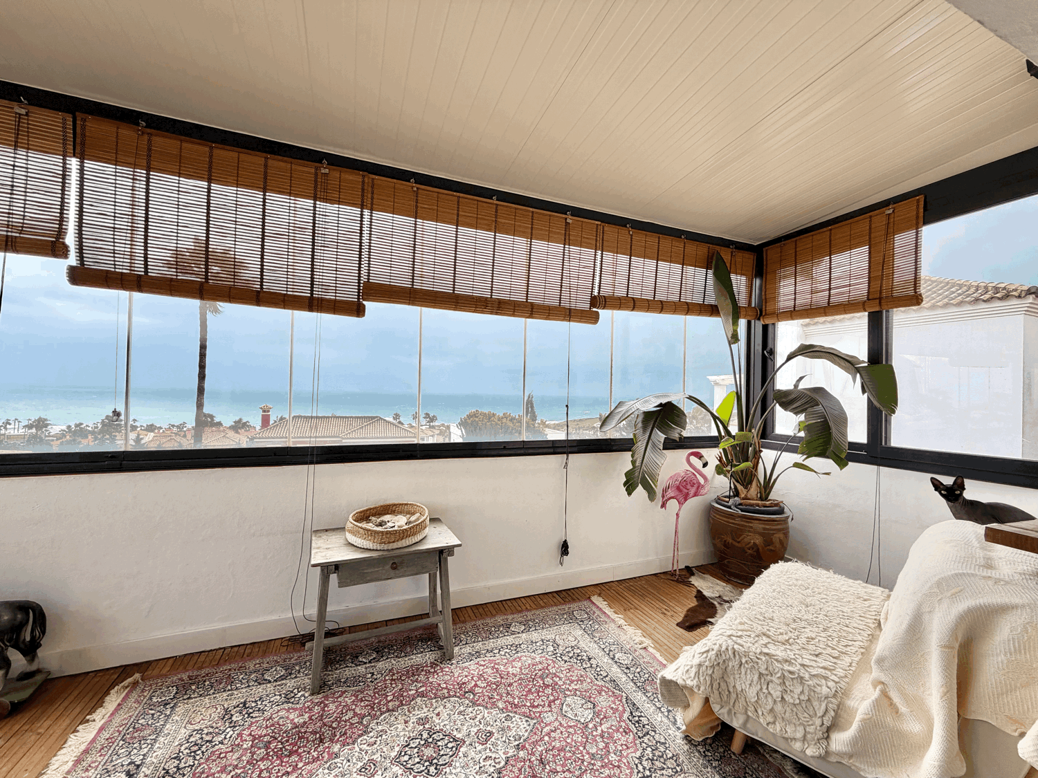 Encantadora casa muy cerca de la playa con preciosas  vistas al mar y Gibraltar en Alcaidesa