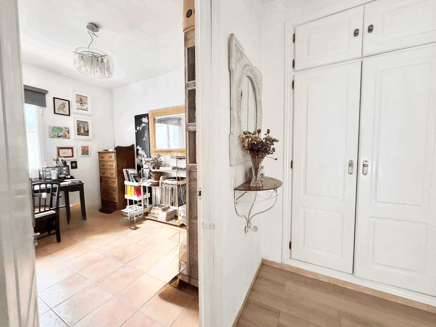 Encantadora casa muy cerca de la playa con preciosas  vistas al mar y Gibraltar en Alcaidesa